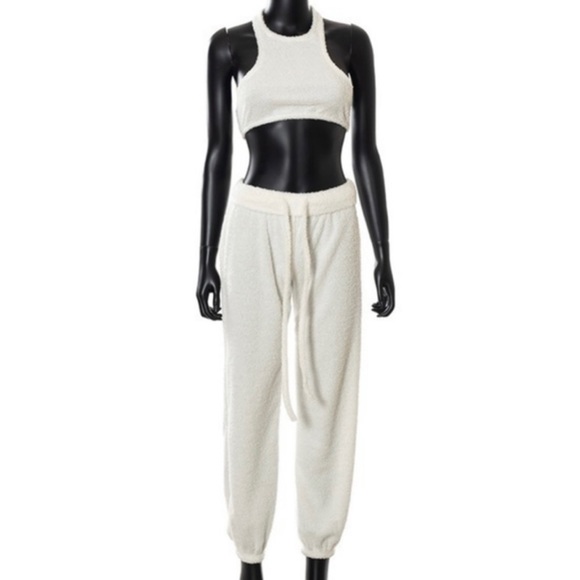 White fuzzy lounge set - Picture 4 of 6